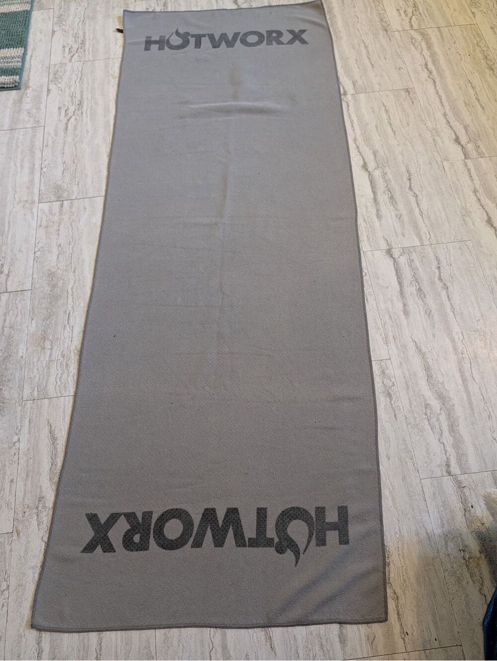 Hotworx Yoga Towel Non Slip Microfiber Workout Fitness Mat Towel Absorbent Gray